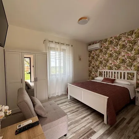 Bed & Breakfast Dimora Delle Ninfee 3*